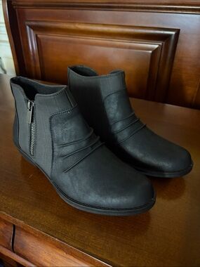 easy street Black Women's Ankle Booties with Side Zip